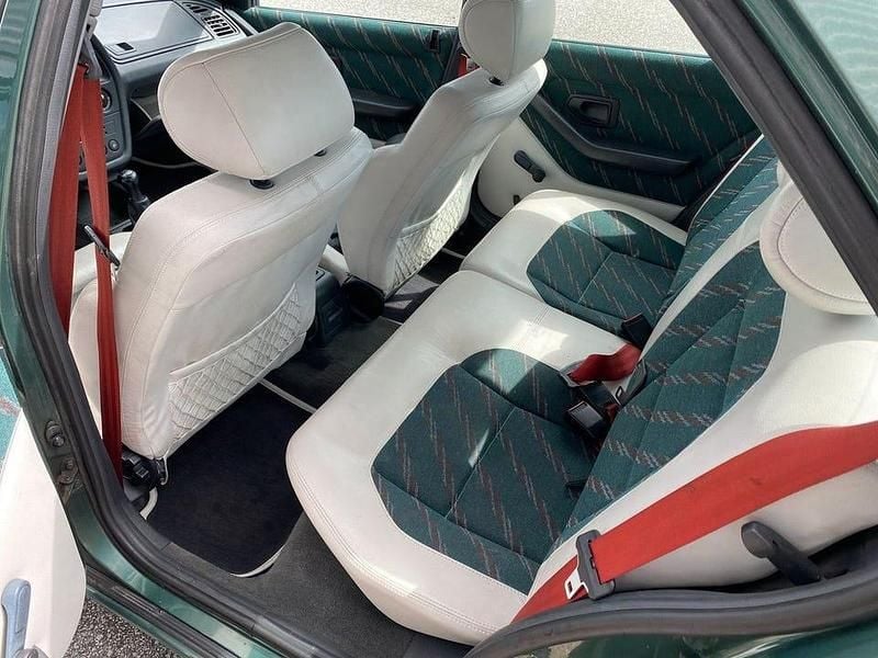 Begagnad Peugeot 306 Roland Garros 88 HK (64 kW) 1995 Mörkgrön Halvkombi