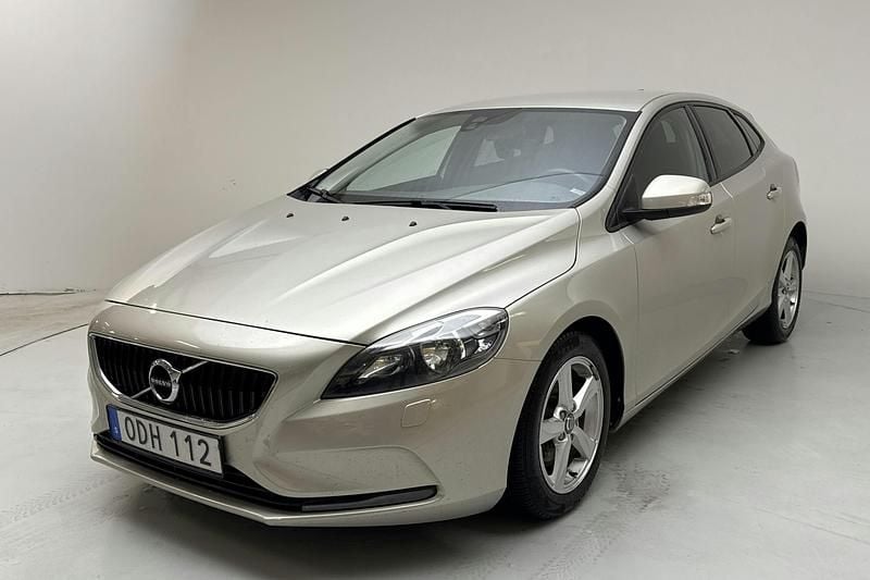 Ljusbrun Begagnad 2017 Volvo V40 Business Edition | 108 800 kr (Bra pris) - Bild 1/4