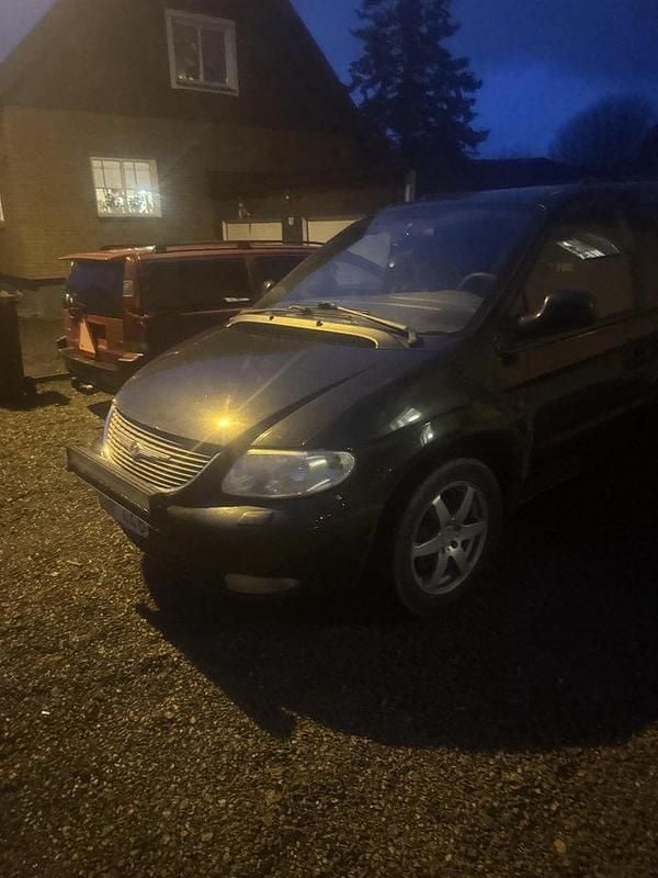 Svart Begagnad 2003 Chrysler Grand Voyager Minibuss | 15 000 kr (Bra pris) - Bild 1/2