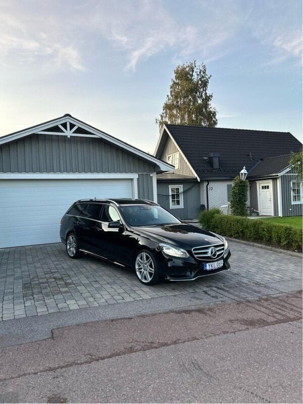 Svart Begagnad 2014 Mercedes E350 Avantgarde Kombi | 195 000 kr (Marknadspris) - Bild 1/4