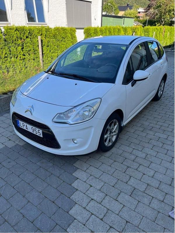 Vit Begagnad 2011 Citroën C3 Halvkombi | 30 000 kr (Marknadspris) - Bild 1/4