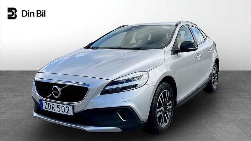 Silver Begagnad 2017 Volvo V40 CC Momentum Kombi | 159 900 kr (Marknadspris) - Bild 1/4