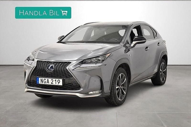 Grå Begagnad 2016 Lexus NX300h Sport Line SUV | 227 900 kr (Marknadspris) - Bild 1/4