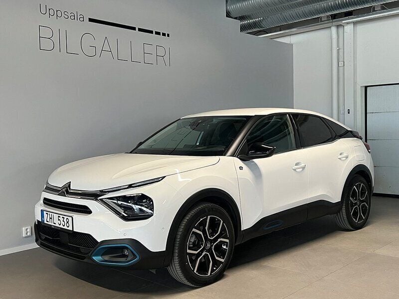 Vit Begagnad 2022 Citroën e-C4 Shine Halvkombi | 239 900 kr (Marknadspris) - Bild 1/4