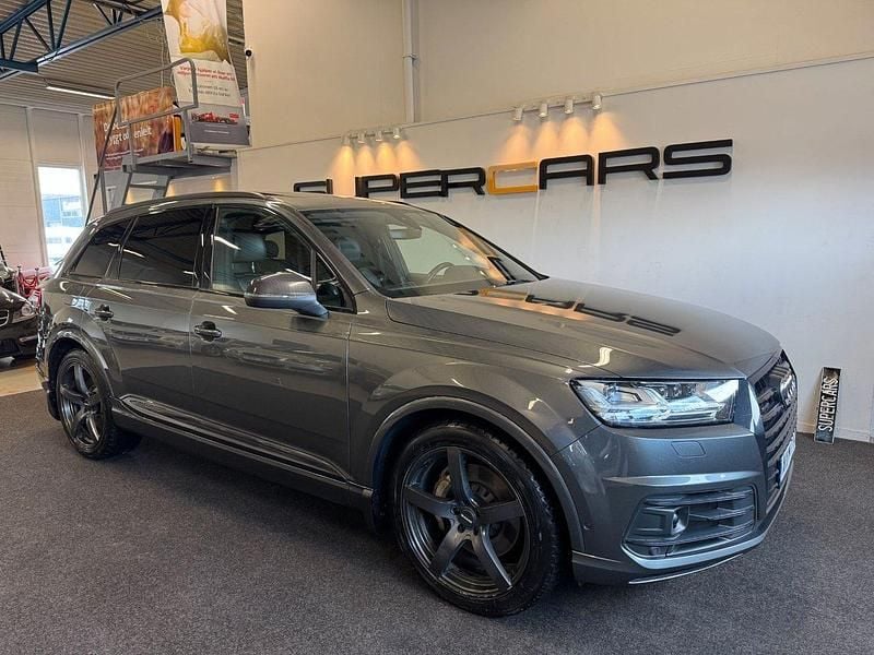 Grå Begagnad 2016 Audi Q7 S-Line SUV | 268 000 kr (Lite dyr) - Bild 1/4