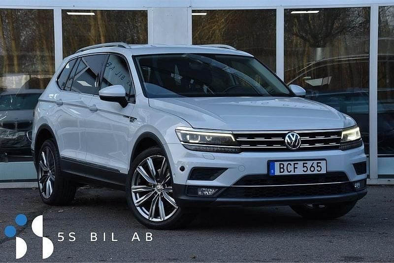 Ljusgrå Begagnad 2017 VW Tiguan Allspace SUV | 254 900 kr (Bra pris) - Bild 1/2
