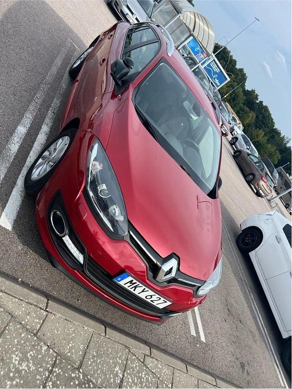 Röd Begagnad 2015 Renault Mégane GrandTour LIMITED Kombi | 80 000 kr (Lite dyr) - Bild 1/4