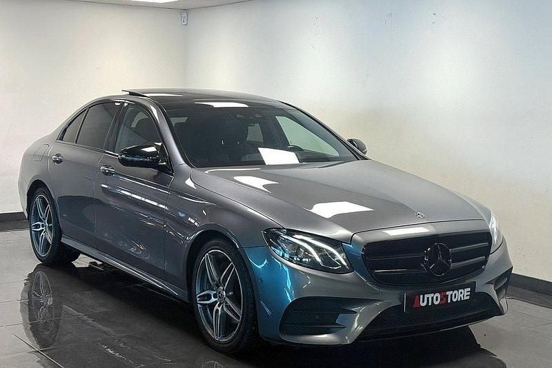Grå Begagnad 2018 Mercedes E220 AMG line Sedan | 289 900 kr (Marknadspris) - Bild 1/4