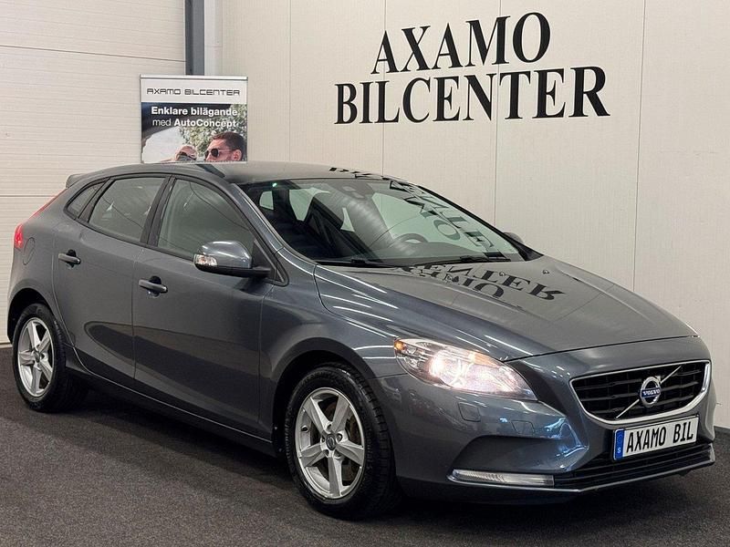 Grå Begagnad 2012 Volvo V40 Kinetic Kombi | 89 900 kr (Dyr) - Bild 1/4