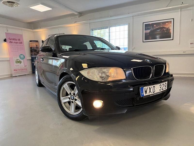 Svart Begagnad 2005 BMW 118 Advantage Halvkombi | 29 900 kr (Bra pris) - Bild 1/4