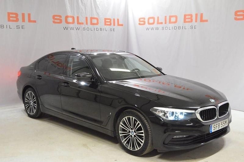 Svart Begagnad 2019 BMW 530 iPerformance Sedan | 239 000 kr (Marknadspris) - Bild 1/4
