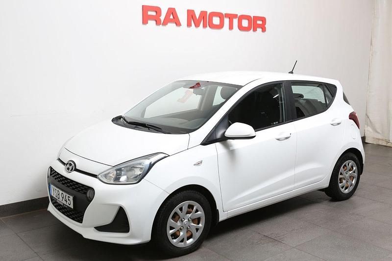 Vit Begagnad 2018 Hyundai i10 Comfort Halvkombi | 109 900 kr (Marknadspris) - Bild 1/3