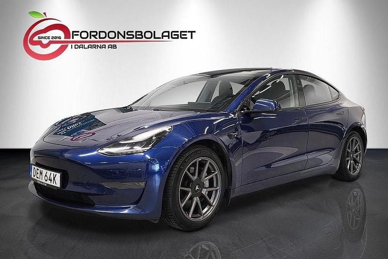 Blå Begagnad 2020 Tesla Model 3 Long Range Sedan | 269 000 kr (Marknadspris) - Bild 1/4