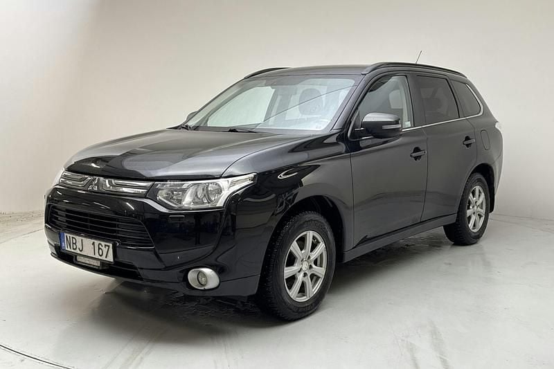 Begagnad Mitsubishi Outlander 150 HK (110 kW) 2013 Svart SUV