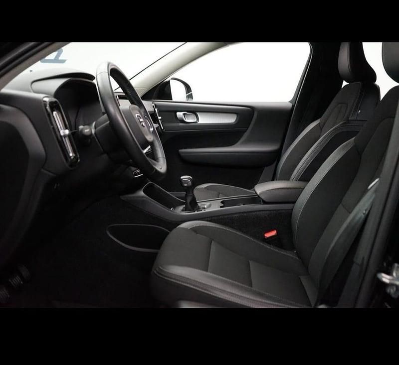 Begagnad Volvo XC40 Momentum 156 HK (114 kW) 2019 SUV