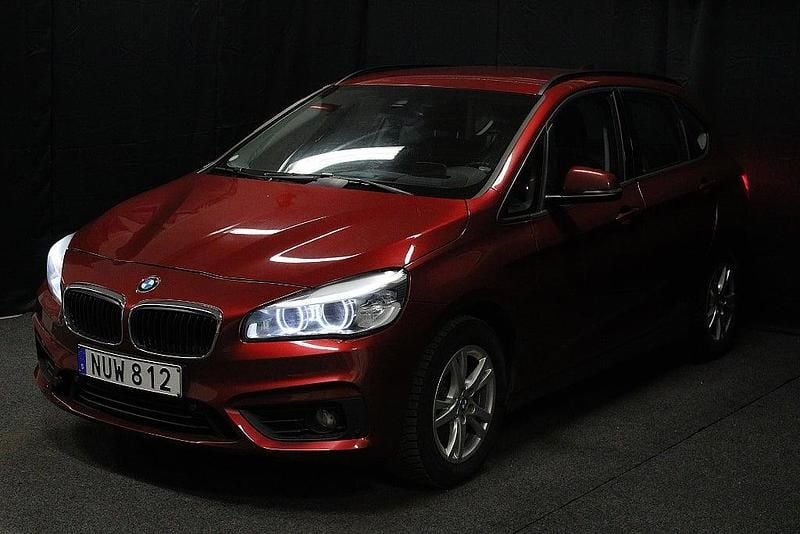 Begagnad BMW 220 190 HK (139 kW) 2015 Röd Minibuss
