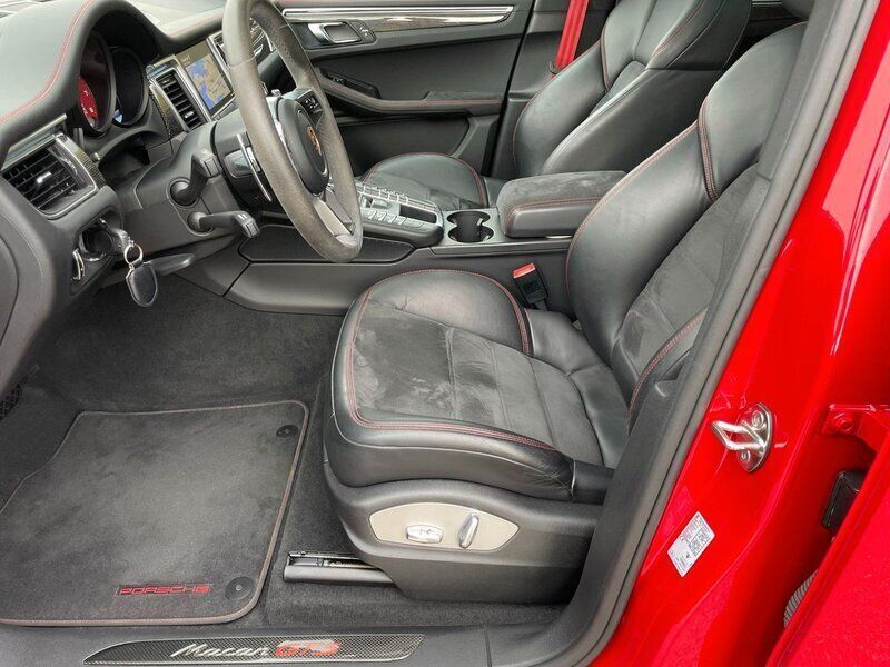 Begagnad Porsche Macan GTS 361 HK (265 kW) 2017 Röd carmine red SUV