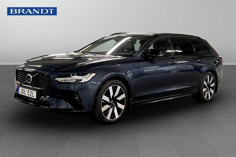Mörkblå (blå) Begagnad 2025 Volvo V90 Plus Kombi | 529 900 kr (Lite dyr) - Bild 1/4