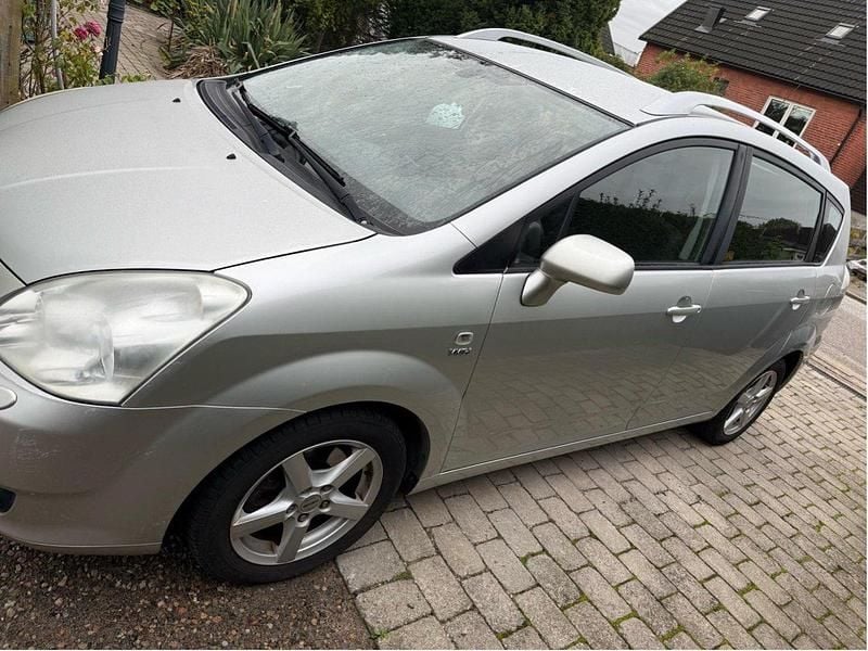 Silver Begagnad 2005 Toyota Corolla Verso Minibuss | 25 000 kr (Superpris) - Bild 1/4
