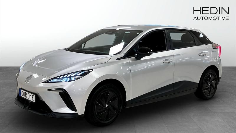 Grå (grey) Begagnad 2022 MG MG4 EV Halvkombi | 254 900 kr (Marknadspris) - Bild 1/4