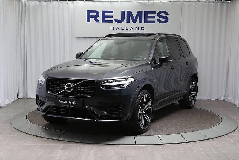 Grå Begagnad 2021 Volvo XC90 Pro SUV | 589 500 kr (Marknadspris) - Bild 1/4