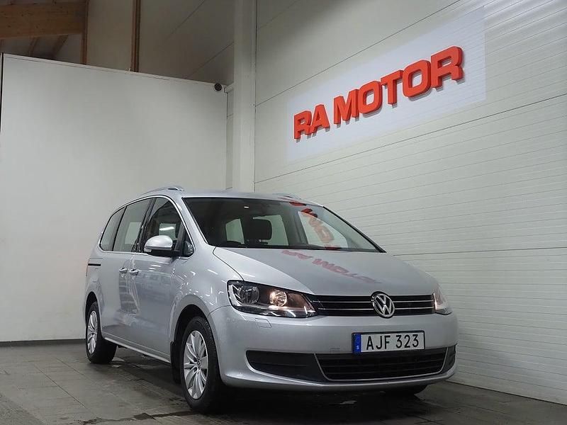 Begagnad VW Sharan 140 HK (102 kW) 2014 Silver Minibuss