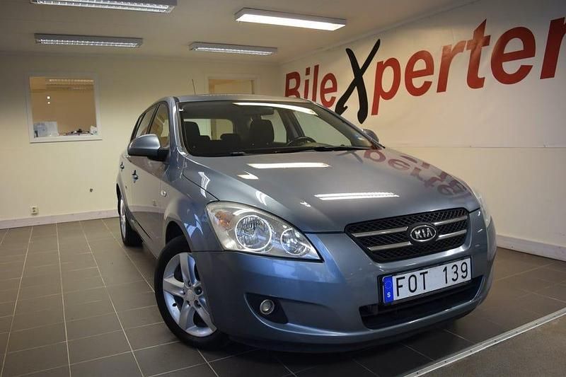 Blå Begagnad 2007 Kia Ceed EX Halvkombi | 19 900 kr (Lite dyr) - Bild 1/4