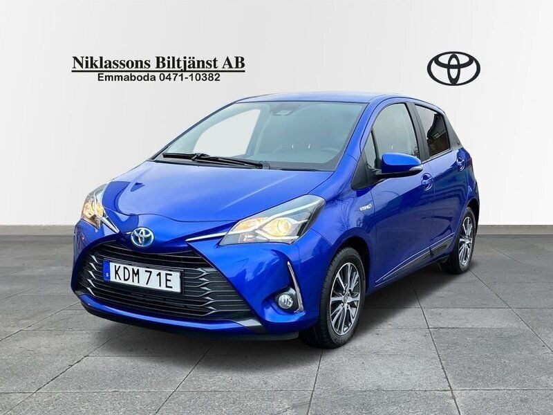 Blå Begagnad 2019 Toyota Yaris Hybrid Halvkombi | 189 000 kr (Marknadspris) - Bild 1/4