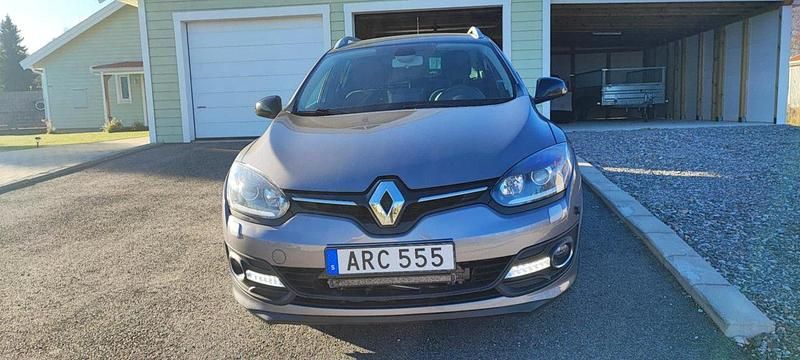 Grå Begagnad 2015 Renault Mégane GrandTour LIMITED Kombi | 98 000 kr (Lite dyr) - Bild 1/4
