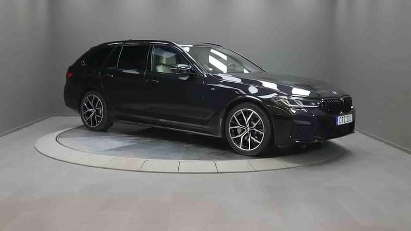 Svart Begagnad 2022 BMW 530e Kombi | 449 000 kr - Bild 1/1