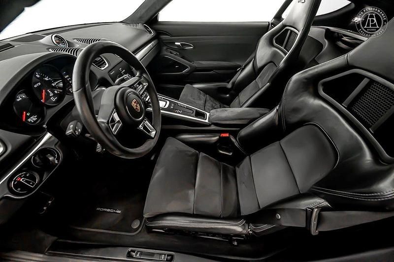 Begagnad Porsche 718 Cayman 366 HK (269 kW) 2020 Svart Sportkupé