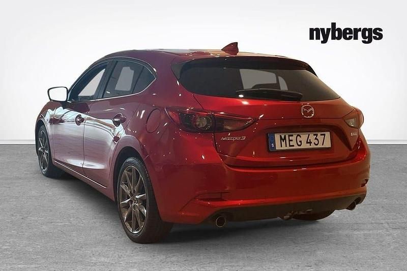 Röd Begagnad 2018 Mazda 3 Inclusive Halvkombi | 179 000 kr (Lite dyr) - Bild 1/4