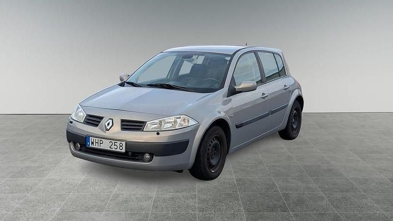 Begagnad Renault Mégane II 114 HK (83 kW) 2004 Ljusgrå (grå) Halvkombi