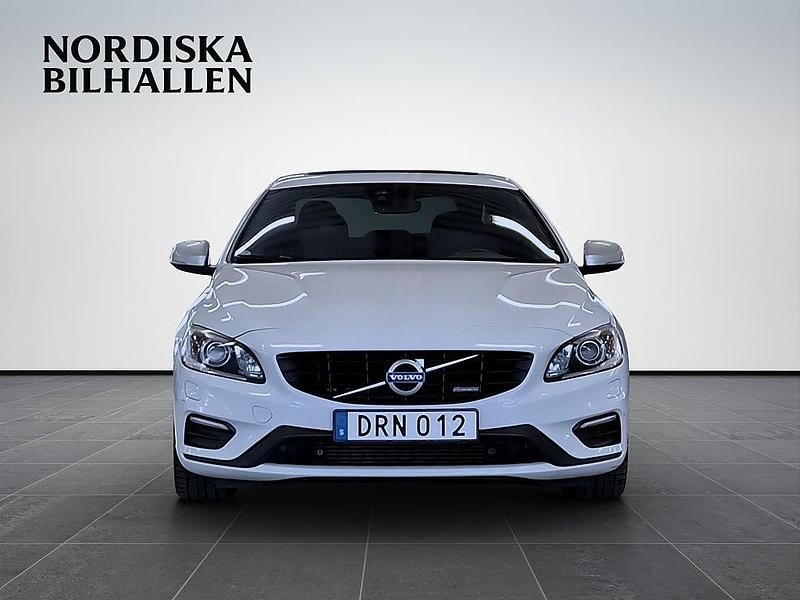 Begagnad Volvo S60 R-Design 181 HK (133 kW) 2014 Vit Sedan