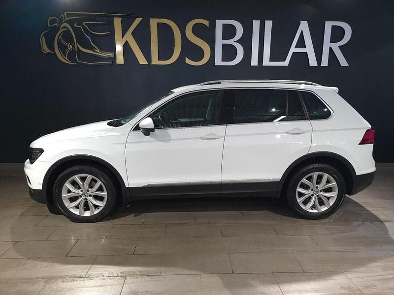 Vit Begagnad 2018 VW Tiguan Executive SUV | 209 500 kr (Marknadspris) - Bild 1/4