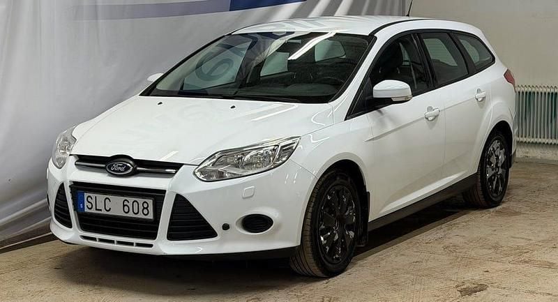 Begagnad Ford Focus Trend 101 HK (74 kW) 2012 Vit Kombi