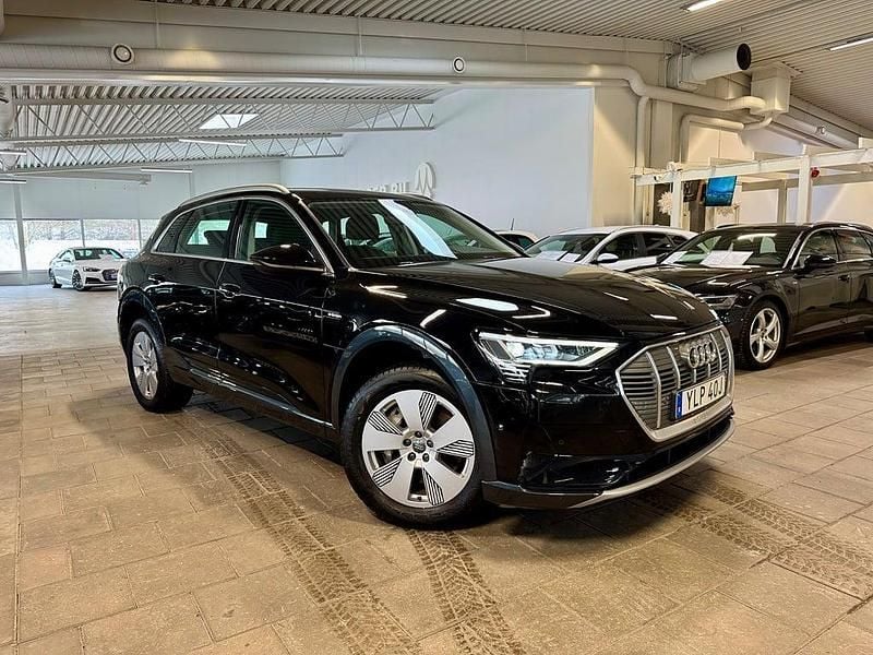 Brilliant black Begagnad 2021 Audi e-tron Proline SUV | 319 000 kr (Superpris) - Bild 1/4
