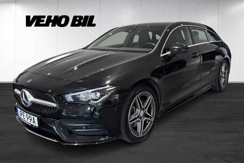Svart Begagnad 2019 Mercedes CLA200 Shooting Brake AMG Kombi | 309 000 kr (Marknadspris) - Bild 1/4