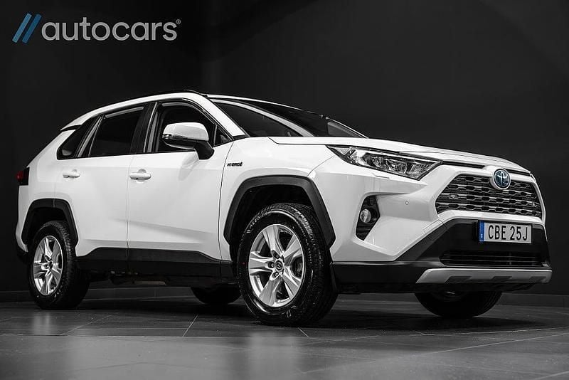 Vit Begagnad 2021 Toyota RAV4 Hybrid Active SUV | 358 750 kr (Bra pris) - Bild 1/4