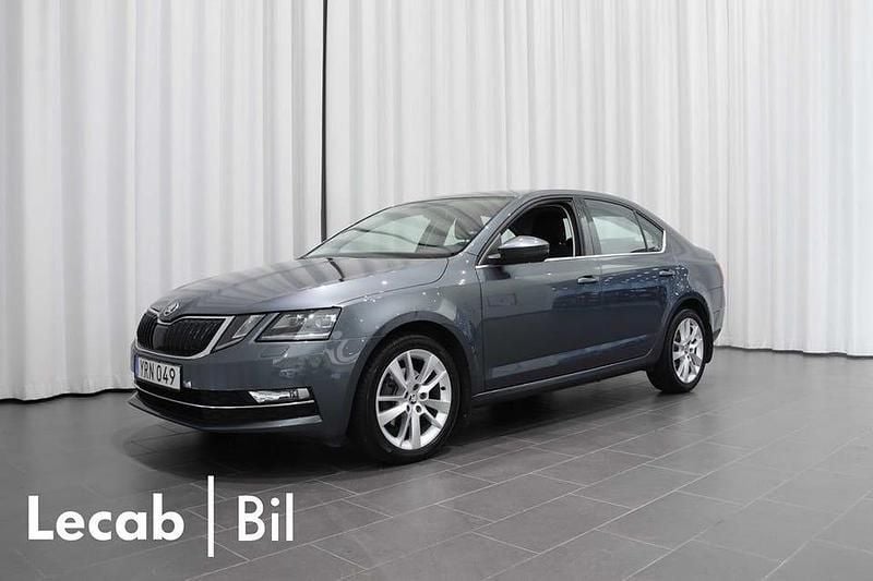 Mörkgrå (grå) Begagnad 2019 Skoda Octavia Sedan | 159 500 kr (Marknadspris) - Bild 1/4