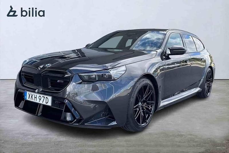 Grå Ny 2025 BMW M5 Kombi | 1 729 900 kr - Bild 1/1