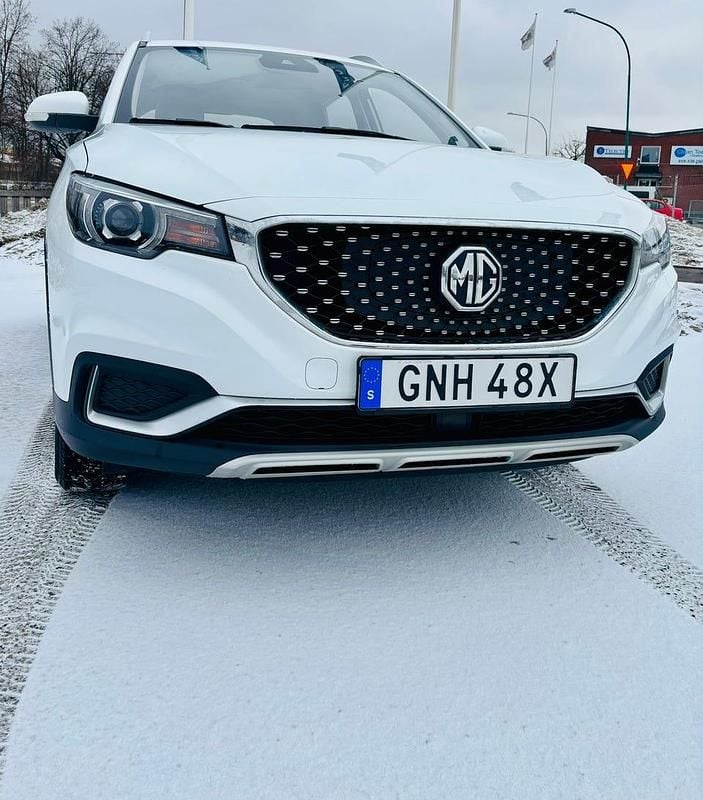 Begagnad MG ZS Luxury 105 kW (143 HK) 2021 Arctic white metallic SUV
