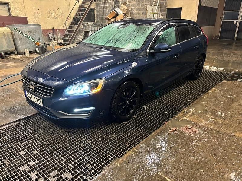 Begagnad 2014 Volvo V60 Kombi | 80 000 kr (Marknadspris) - Bild 1/4