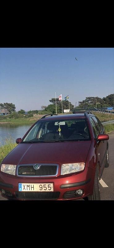 Röd Begagnad 2006 Skoda Fabia | 29 000 kr (Marknadspris) - Bild 1/4