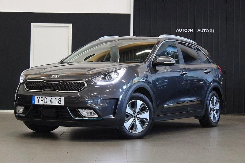 Grå Begagnad 2017 Kia Niro Advance SUV | 194 900 kr (Marknadspris) - Bild 1/4