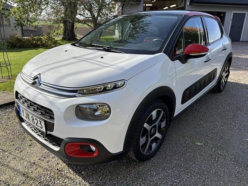 Vit Begagnad 2016 Citroën C3 PureTech Halvkombi | 106 000 kr (Lite dyr) - Bild 1/4
