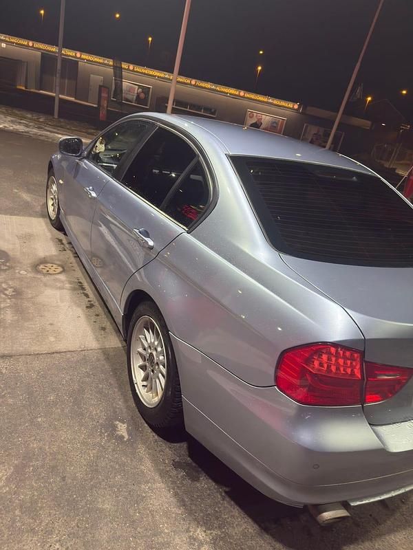 Begagnad BMW 320 184 HK (135 kW) 2010 Sedan