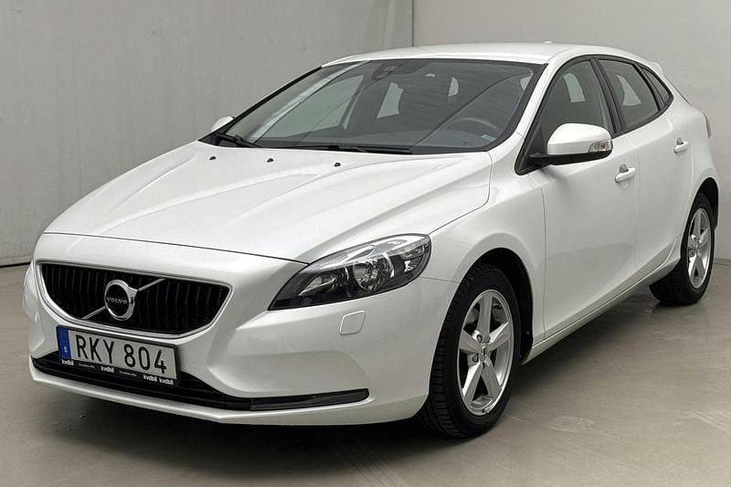 Vit Begagnad 2018 Volvo V40 Business Edition Kombi | 160 000 kr (Superpris) - Bild 1/4