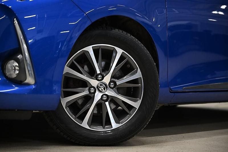 Begagnad Toyota Yaris Hybrid Edition 101 HK (74 kW) 2019 Blå Halvkombi