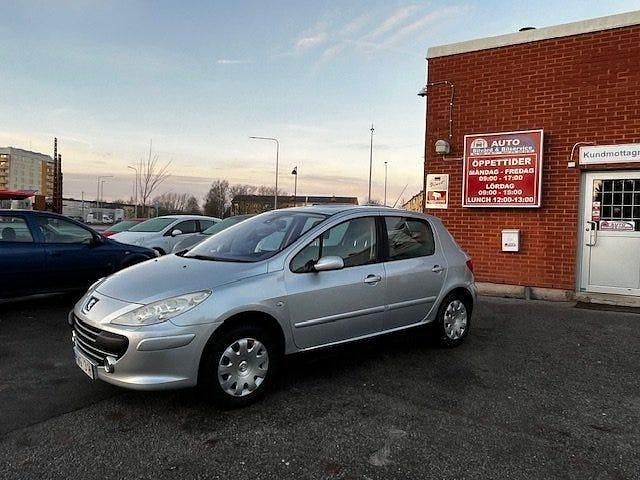 Grå Begagnad 2006 Peugeot 307 Halvkombi | 26 000 kr (Marknadspris) - Bild 1/4